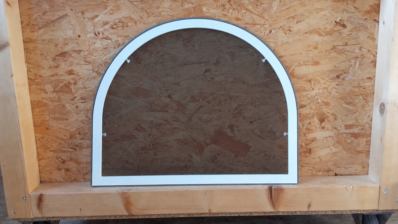 Rundbogenfenster mit Insektenschutz